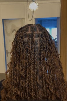 Boho braids femme sur cheveux bouclés