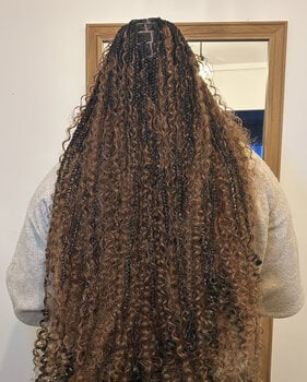 Boho braids sur cheveux bouclés