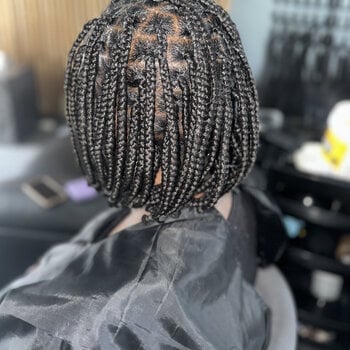 Box braids court
