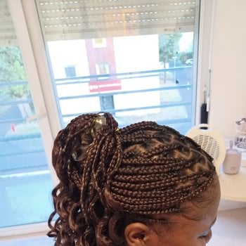 Braids avec finition en boucle française.