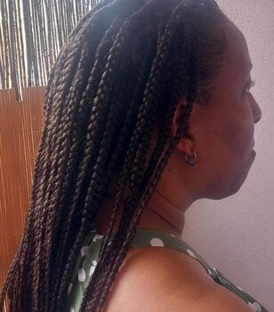 BRAIDS MOYENNES SUR CHEVEUX CREPUS 