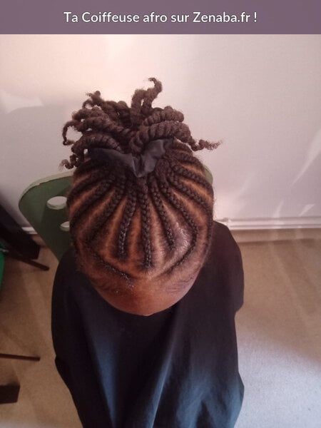 Chignon collé sur cheveux crépus