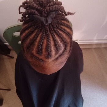 Chignon collé sur cheveux crépus