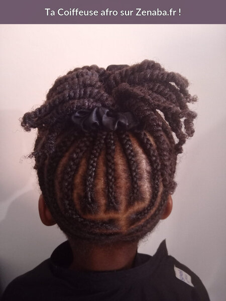 Chignon collé sur cheveux crépus