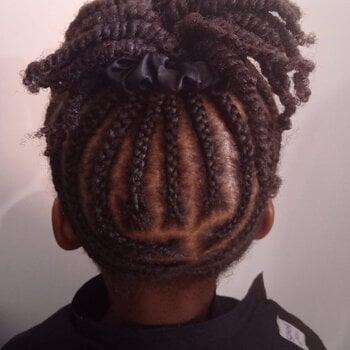 Chignon collé sur cheveux crépus