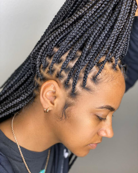 Coiffure afro Knotless braids