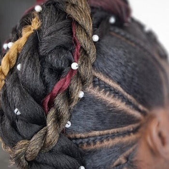 Coiffure de demoiselle d'honneur (mariage)