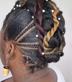 Coiffure de demoiselle d'honneur (mariage)