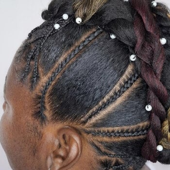 Coiffure de demoiselle d'honneur (mariage)