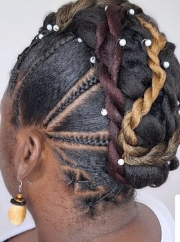 Coiffure de demoiselle d'honneur (mariage)