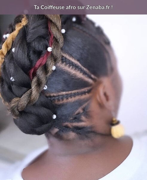 Coiffure de demoiselle d'honneur (mariage)