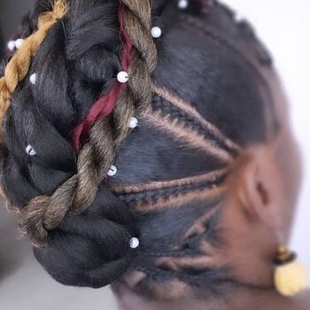 Coiffure de demoiselle d'honneur (mariage)
