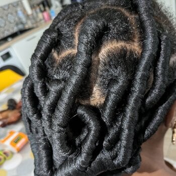 Coiffure impressionnante pour cheveux courts avec laine brésilienne 