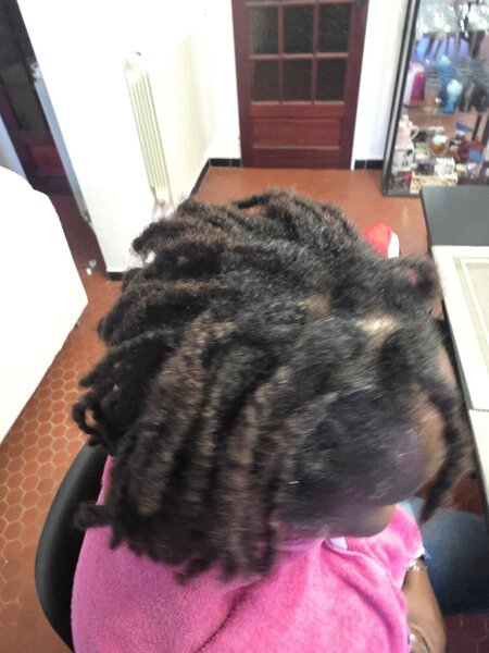 Coiffure sur cheveux locksés 