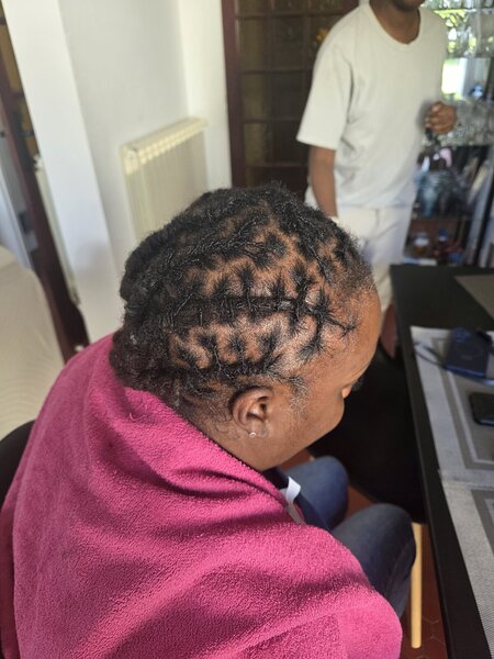 Coiffure sur cheveux locksés 