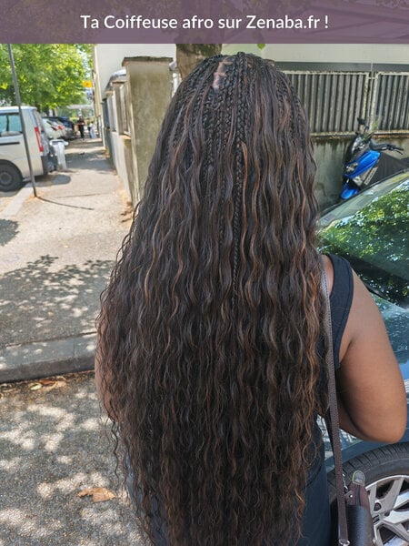 Coiffures femmes réalisé sur un cheveux africain des braids avec boucles
