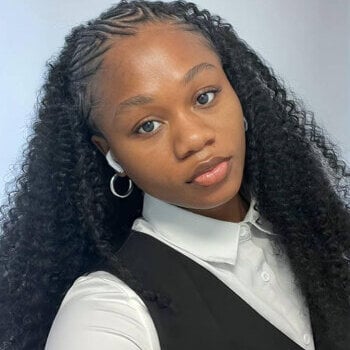 Cornrows + Curly Extensions (Knotless avec cheveux bouclés)