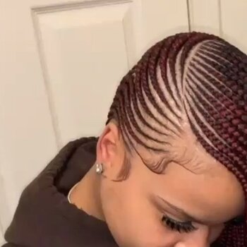 Cornrows latérales (feed-in braids) avec traçage artistique