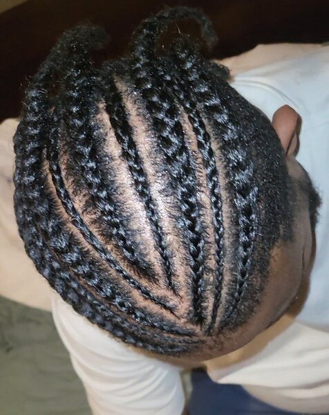 Cornrows sur demi-tête 