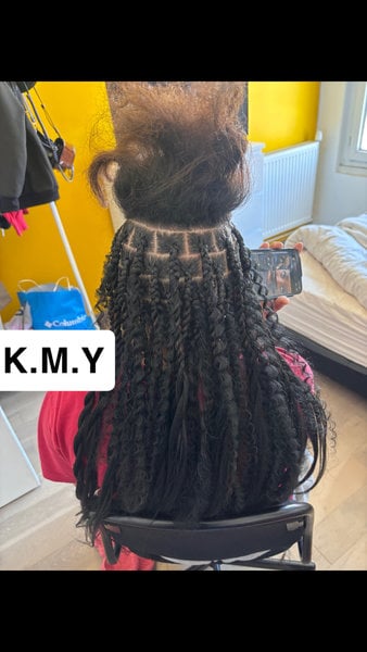 Island twist with curls 
