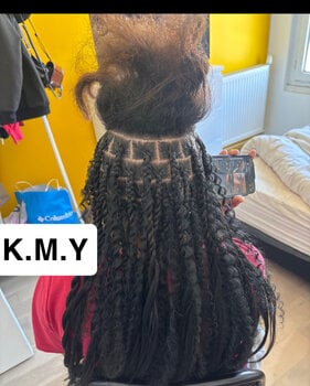Island twist with curls 