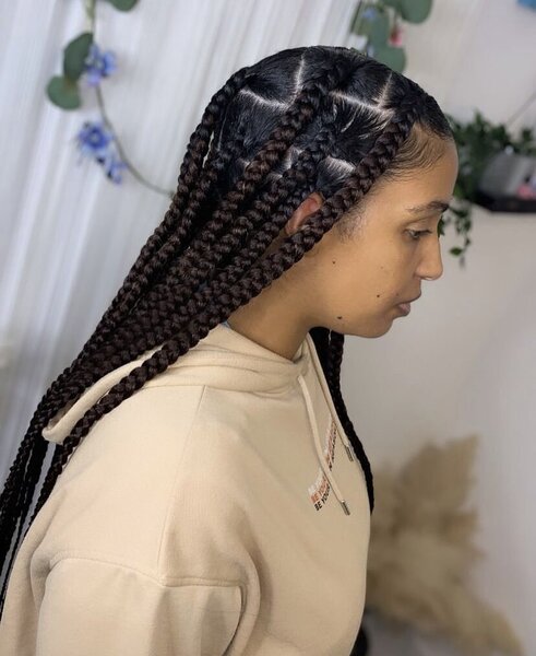 Jumbo knotless Braids 