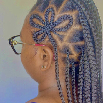 Knotless Braids avec fleur et perles