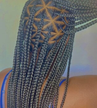 Knotless Braids avec fleur et perles