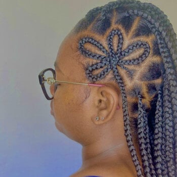 Knotless Braids avec fleur et perles