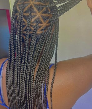 Knotless Braids avec fleur et perles