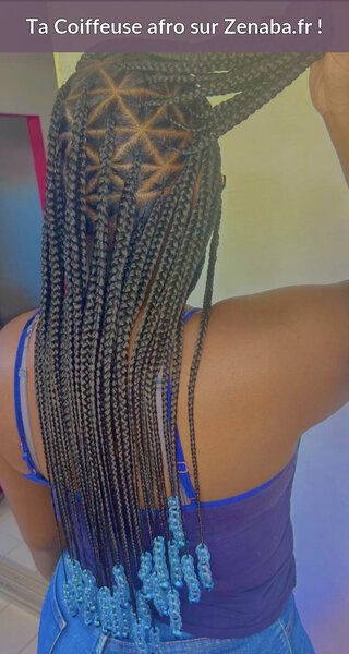 Knotless Braids avec fleur et perles