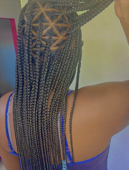 Knotless Braids avec fleur et perles