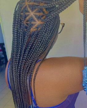 Knotless Braids avec fleur et perles
