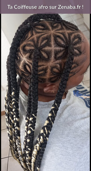 Knotless Braids longues avec papillons