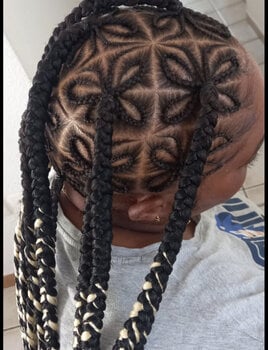 Knotless Braids longues avec papillons