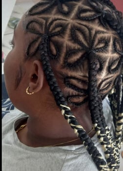 Knotless Braids longues avec papillons