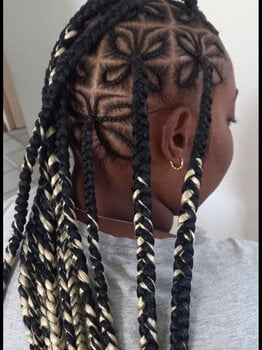 Knotless Braids longues avec papillons