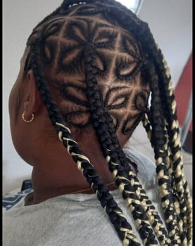 Knotless Braids longues avec papillons