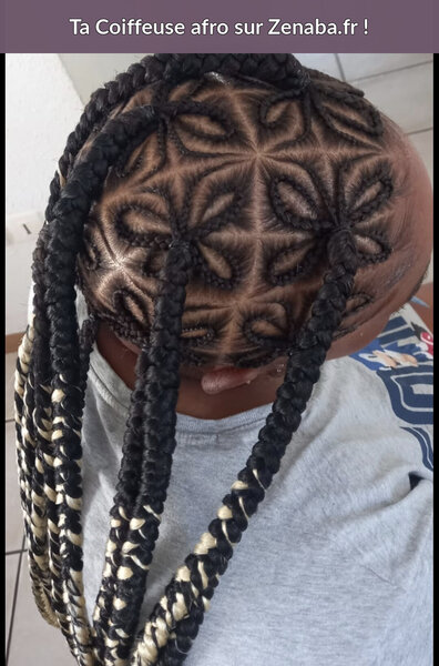 Knotless Braids longues avec papillons