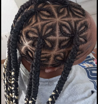 Knotless Braids longues avec papillons
