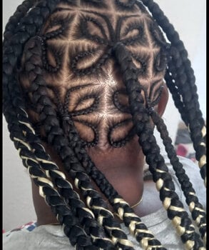 Knotless Braids longues avec papillons