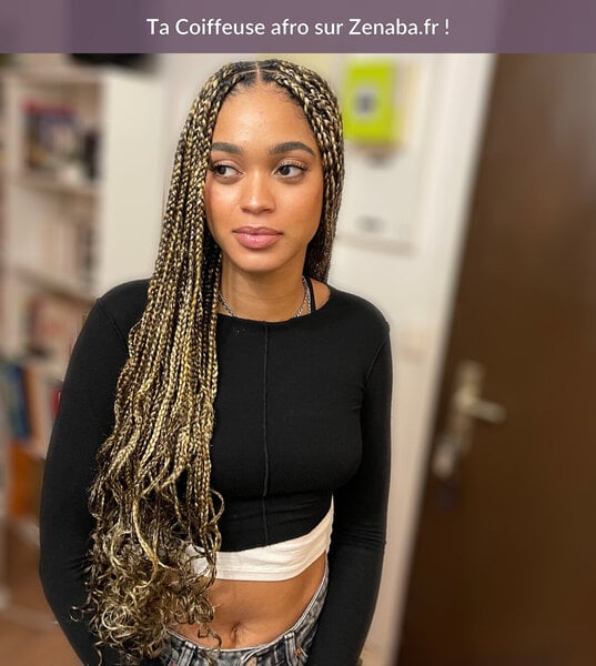Knotless Braids longues avec pointes bouclées.
