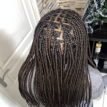 Knotless Braids sur cheveux crépus longs et denses