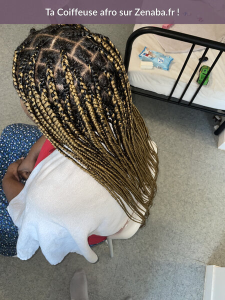 Knotless Braids sur cheveux crépus longs