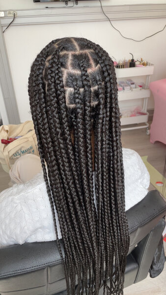 Knotless braids 