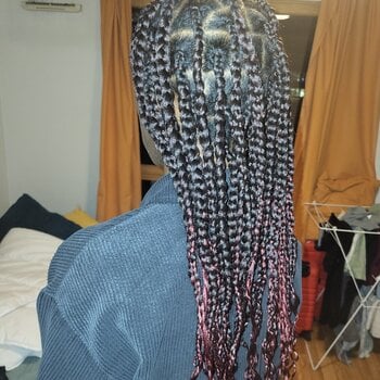 Knotless braids 