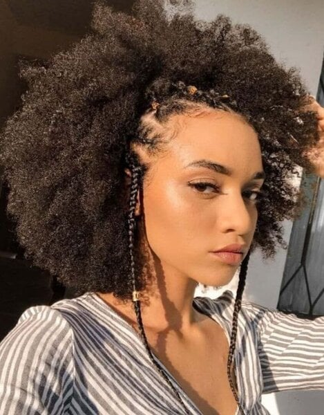Maxi afro avec nattes collées sur cheveux métisses