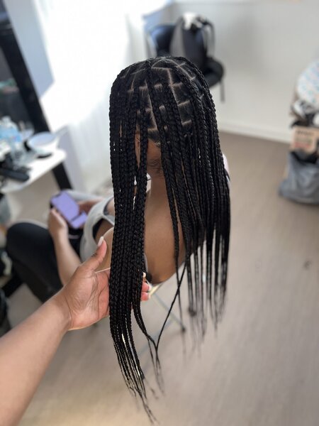 Médium knotless braids