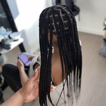 Médium knotless braids