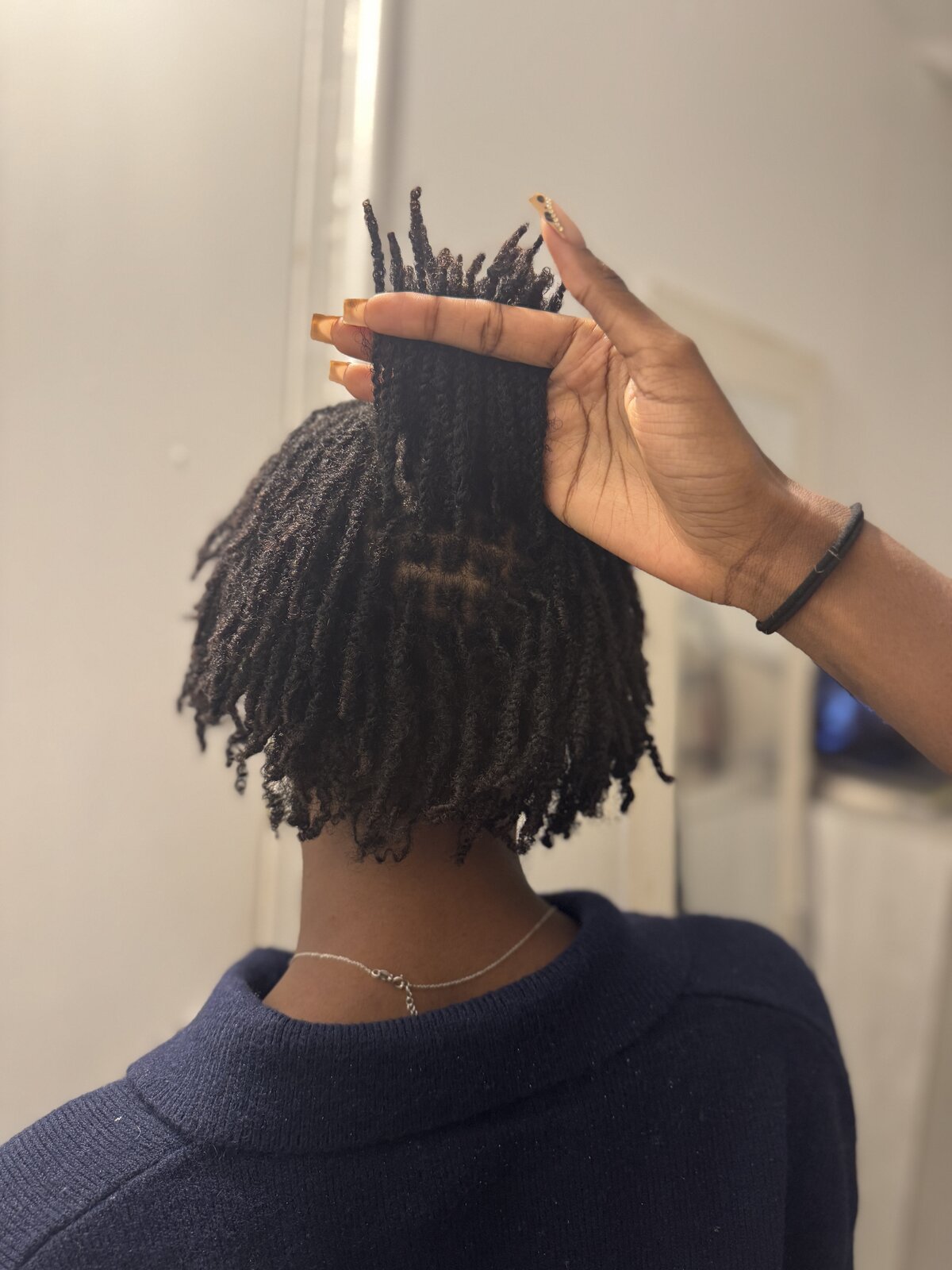 Microlocks Femme srhrba Coiffure Afro France